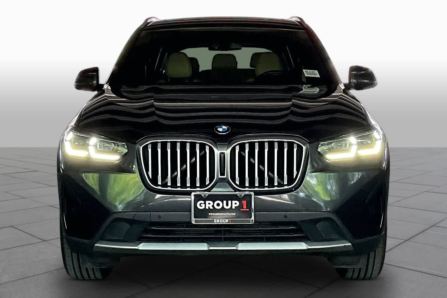 Used 2022 Jet Black BMW sDrive30i image 4