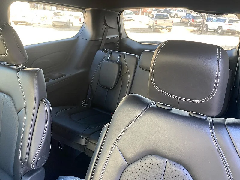 2026 Chrysler Pacifica Select - Photo 21