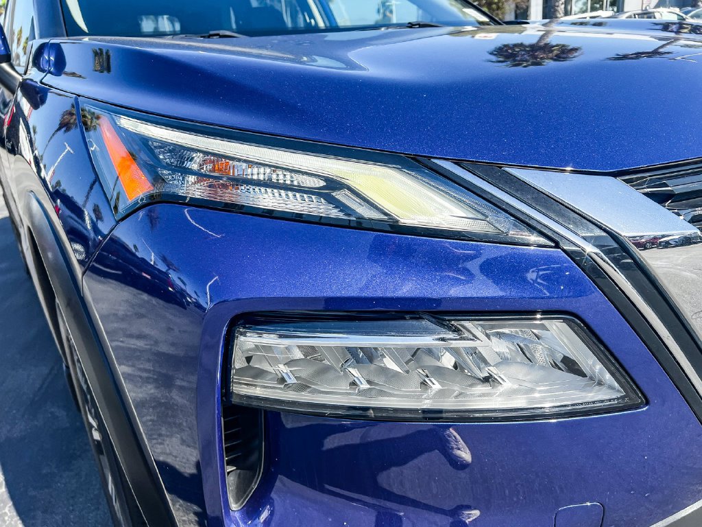 Used 2022 Caspian Blue Metallic Nissan SV image 7