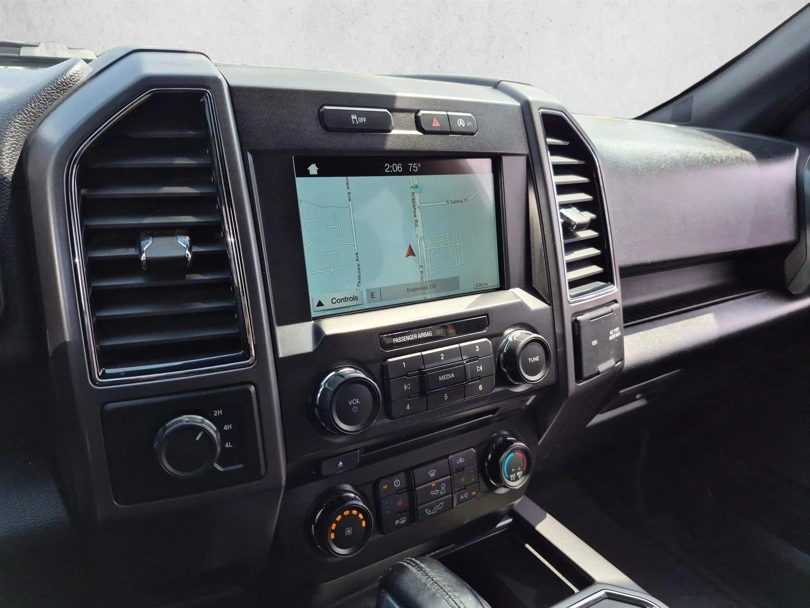 Used 2018 Oxford White Ford XLT image 12