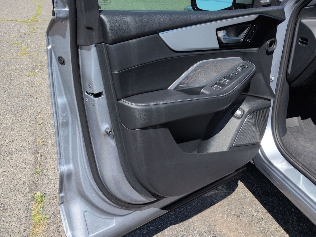 Certified Used 2025 Silver Acura Technology Package image 9