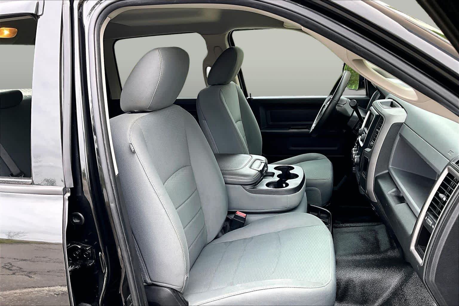 Used 2018 Brilliant Black Crystal Pearlcoat Ram Tradesman image 8