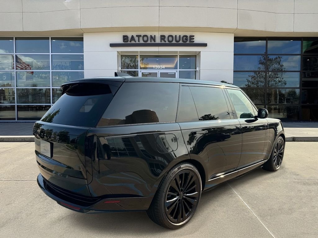 New 2026 Santorini Black Land Rover SE image 3
