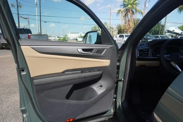 New 2026 Avocado Green Pearl Volkswagen 2.0T SE w/Technology image 16