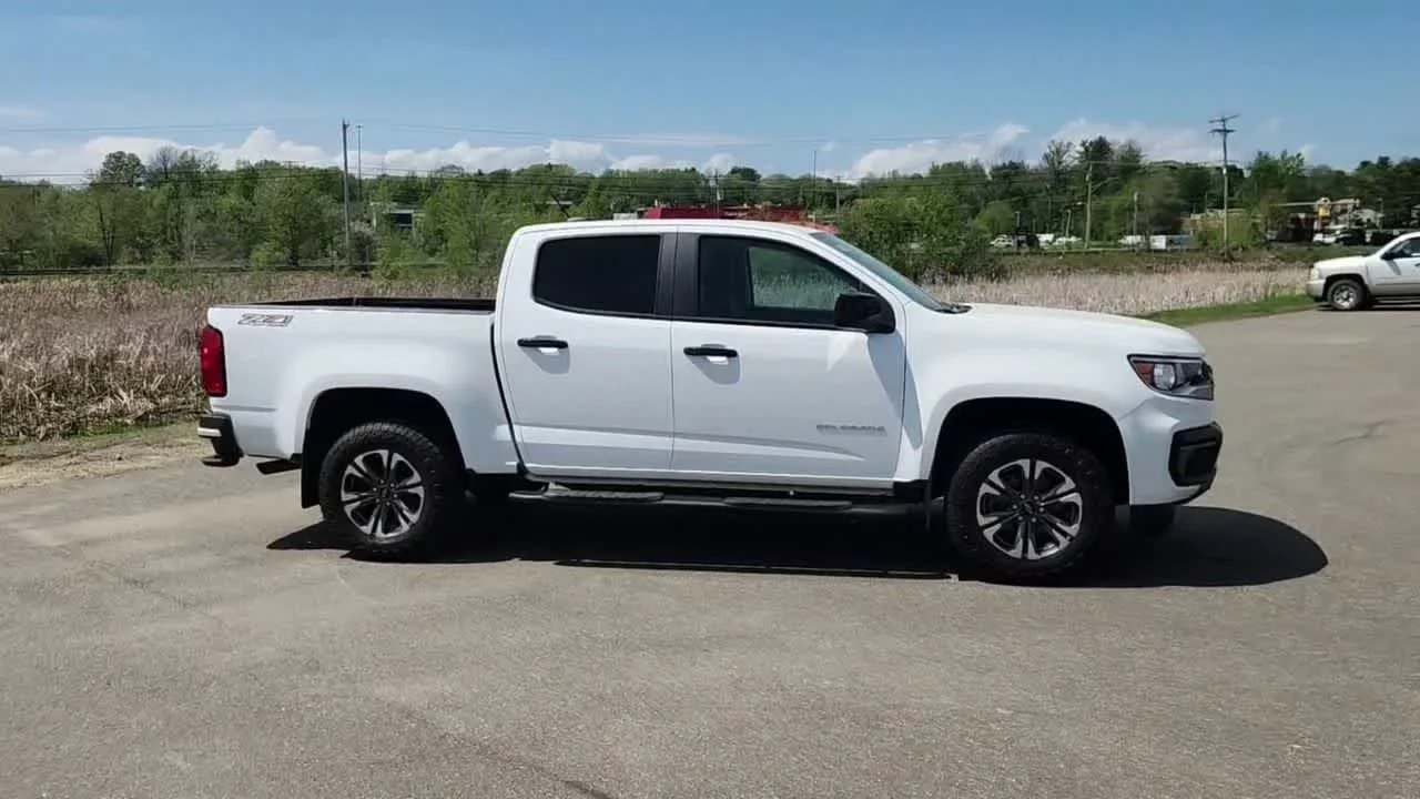 Used 2022 Summit White Chevrolet 4WD Z71 image 9