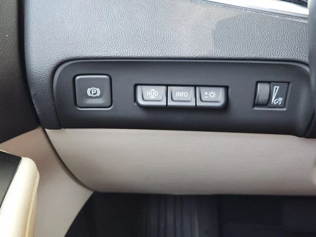 Used 2023 White Frost Tricoat Buick Premium image 25