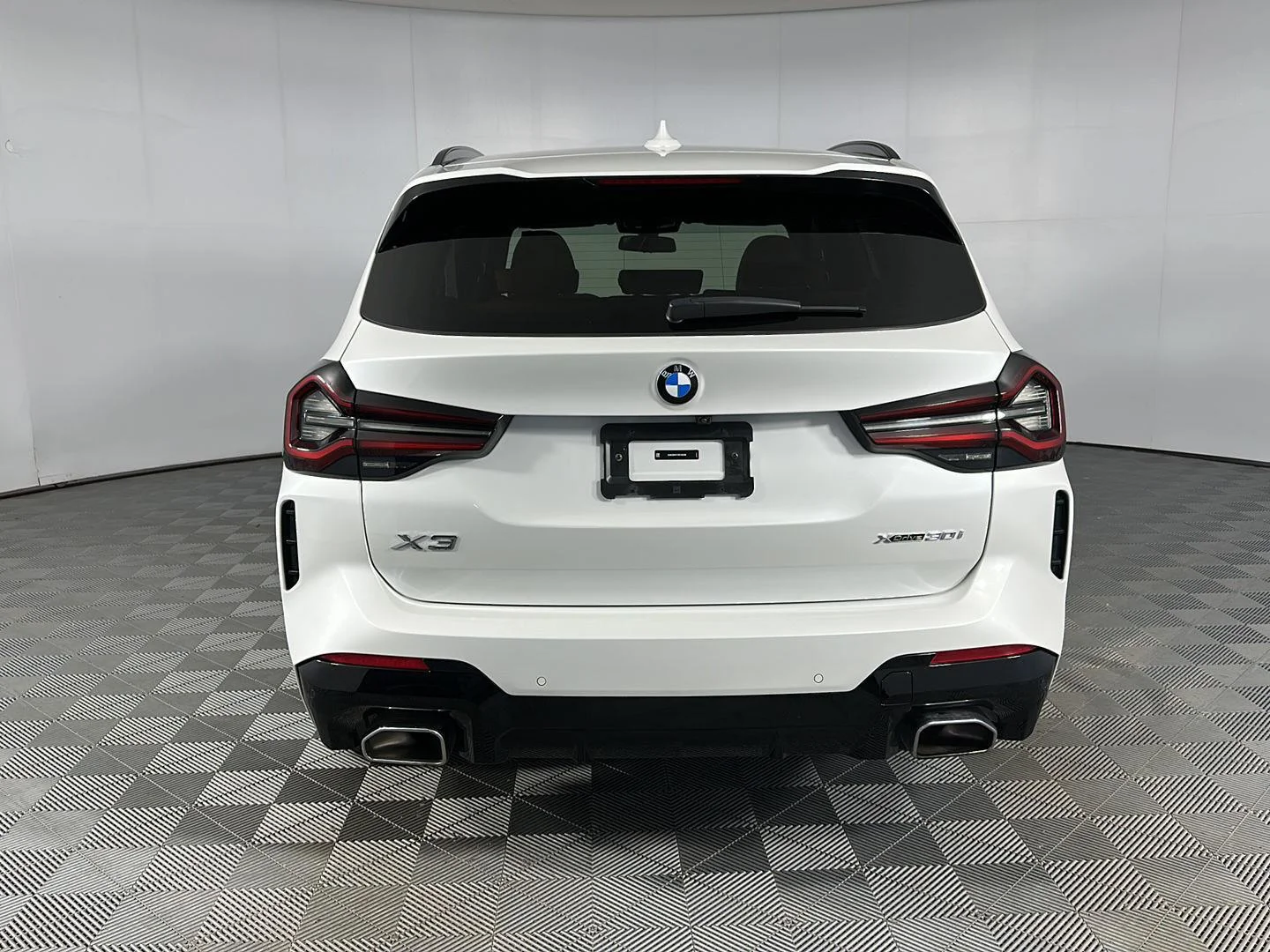 Used 2024 Mineral White Metallic BMW xDrive30i image 24