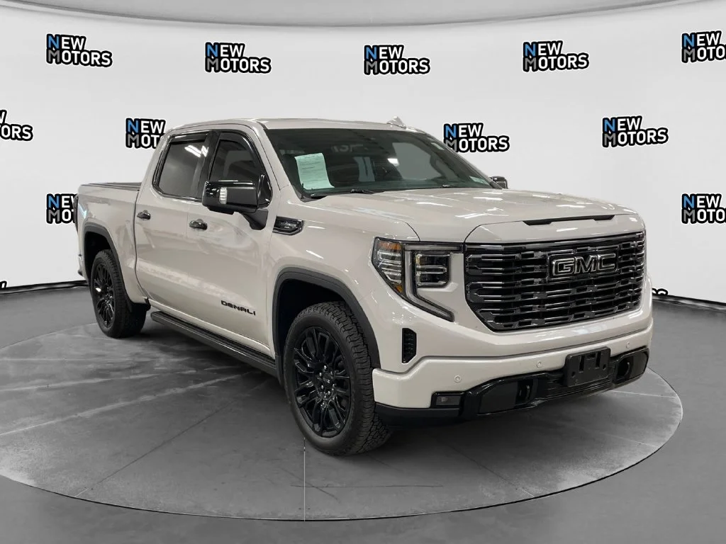 Used 2025 Titanium GMC Denali Ultimate image 7
