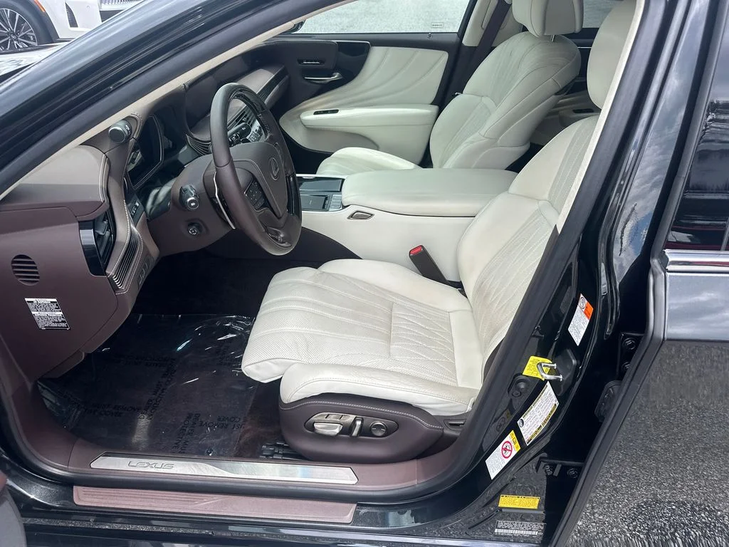 Used 2018  Lexus 500 Base image 9