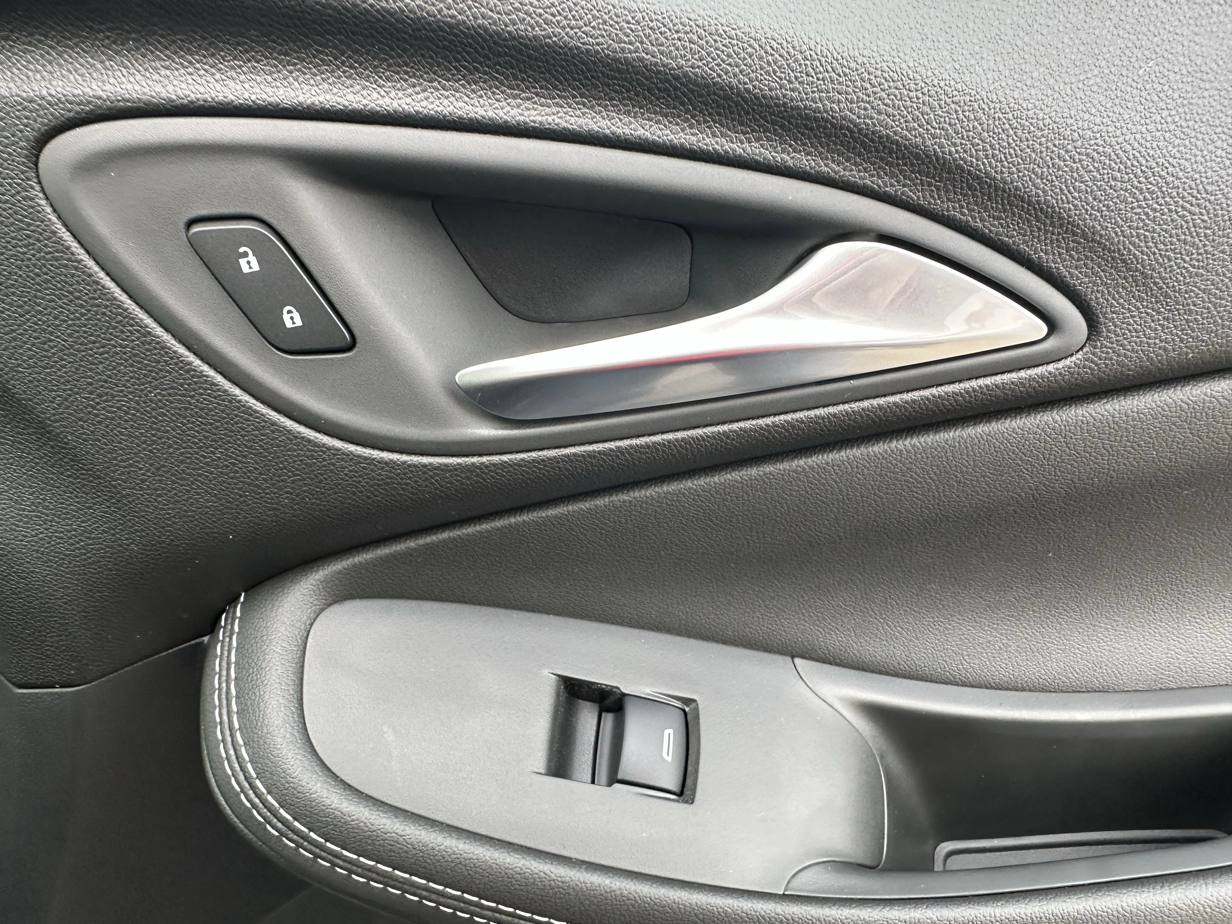 New 2026 Ebony Twilight Metallic Buick Avenir image 20