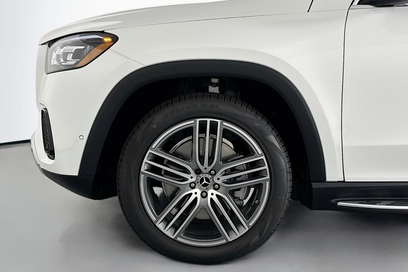 New 2026 Polar White Mercedes-Benz GLS 450 4MATIC® SUV image 10
