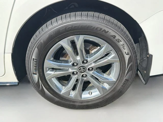 Used 2021 White Toyota Platinum image 10