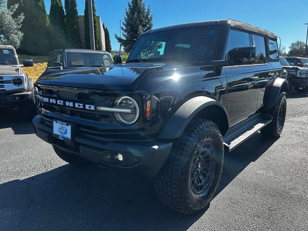 New 2026 Shadow Black Ford Outer Banks® image 4