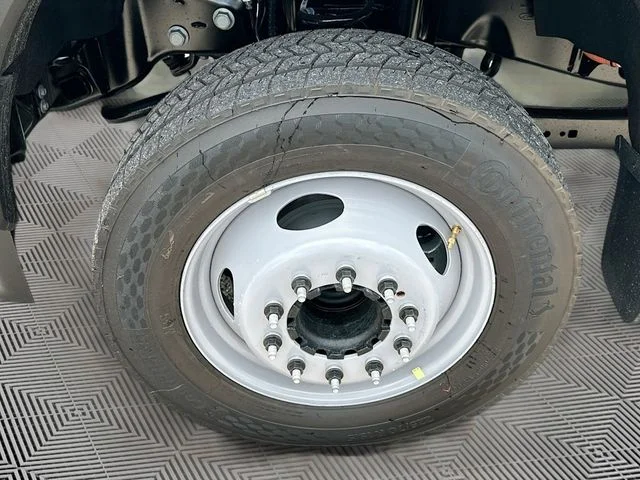 New 2025 Oxford White Ford XL image 16