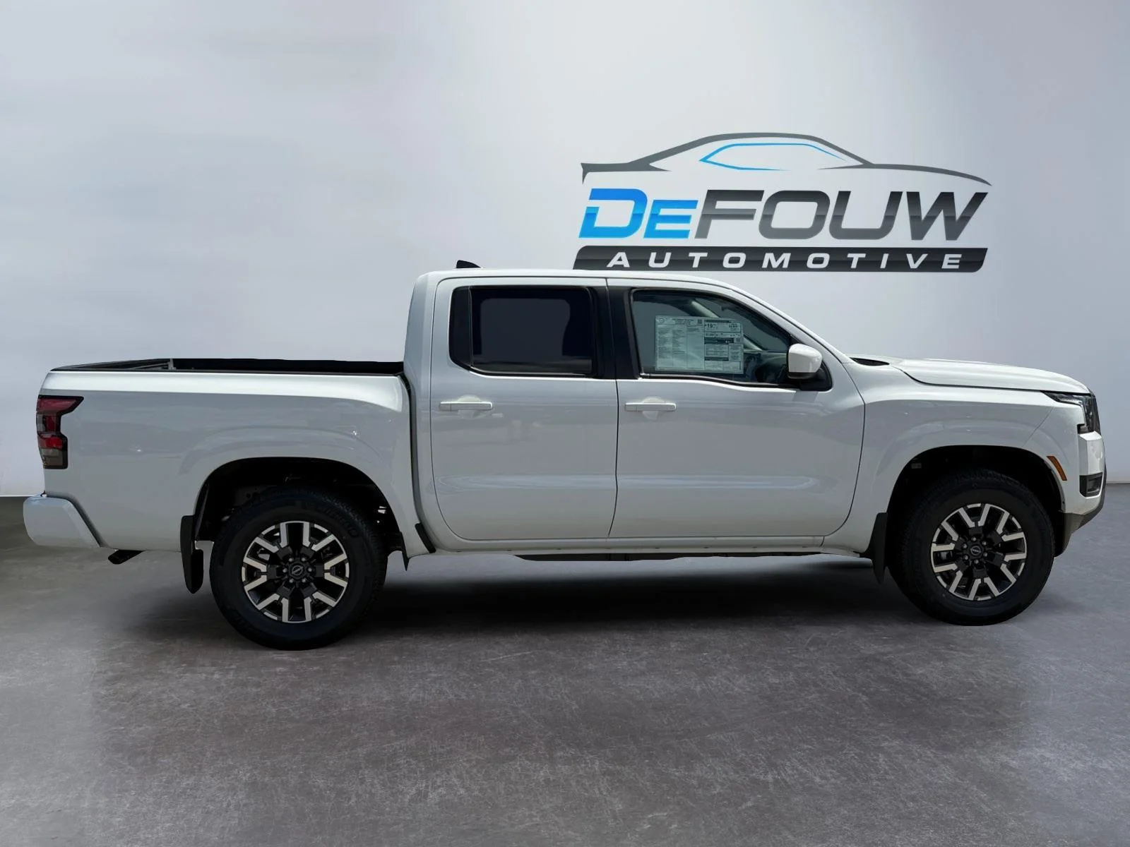 New 2026 GLACIER WHITE NISSAN CREW CAB 4X4 SV image 2