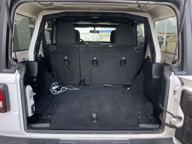 Used 2019 White Jeep Unlimited Sahara image 22