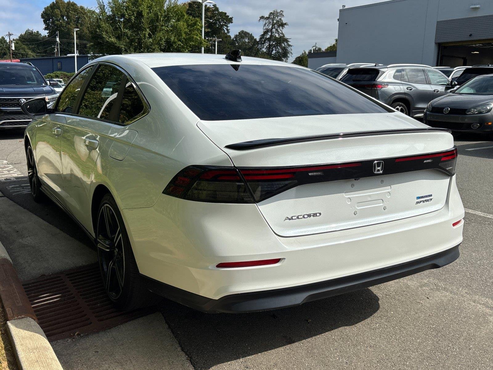 Used 2024 Platinum White Pearl Honda Sport image 3