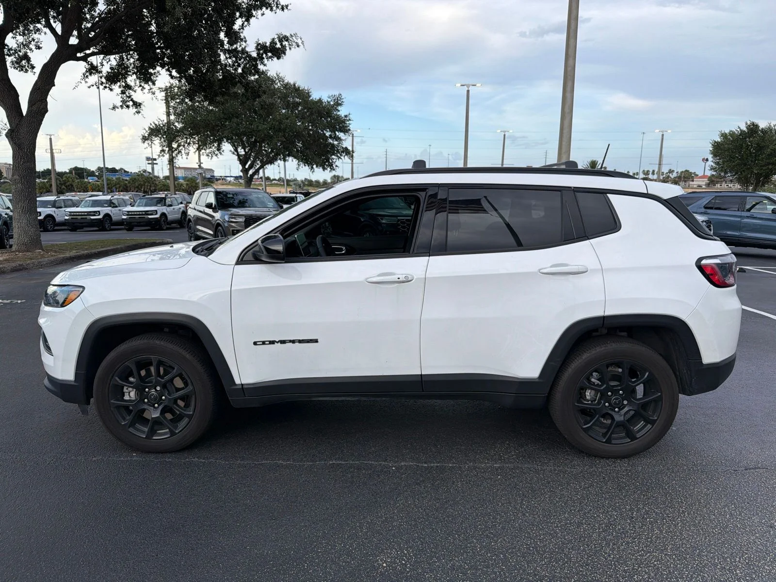 Certified Used 2025 White Jeep Latitude image 4