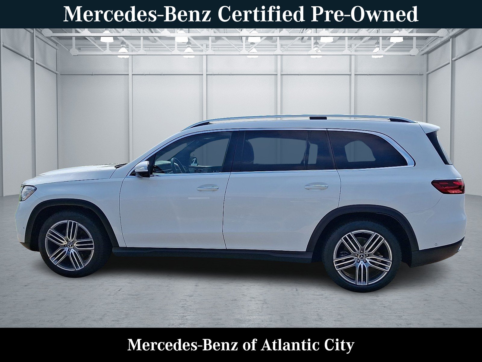 Certified Used 2025 Polar White Mercedes-Benz 4MATIC® image 4