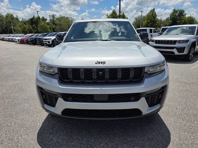 New 2026 Silver Zynith Exterior Paint Jeep 85th Anniversary Edition image 19