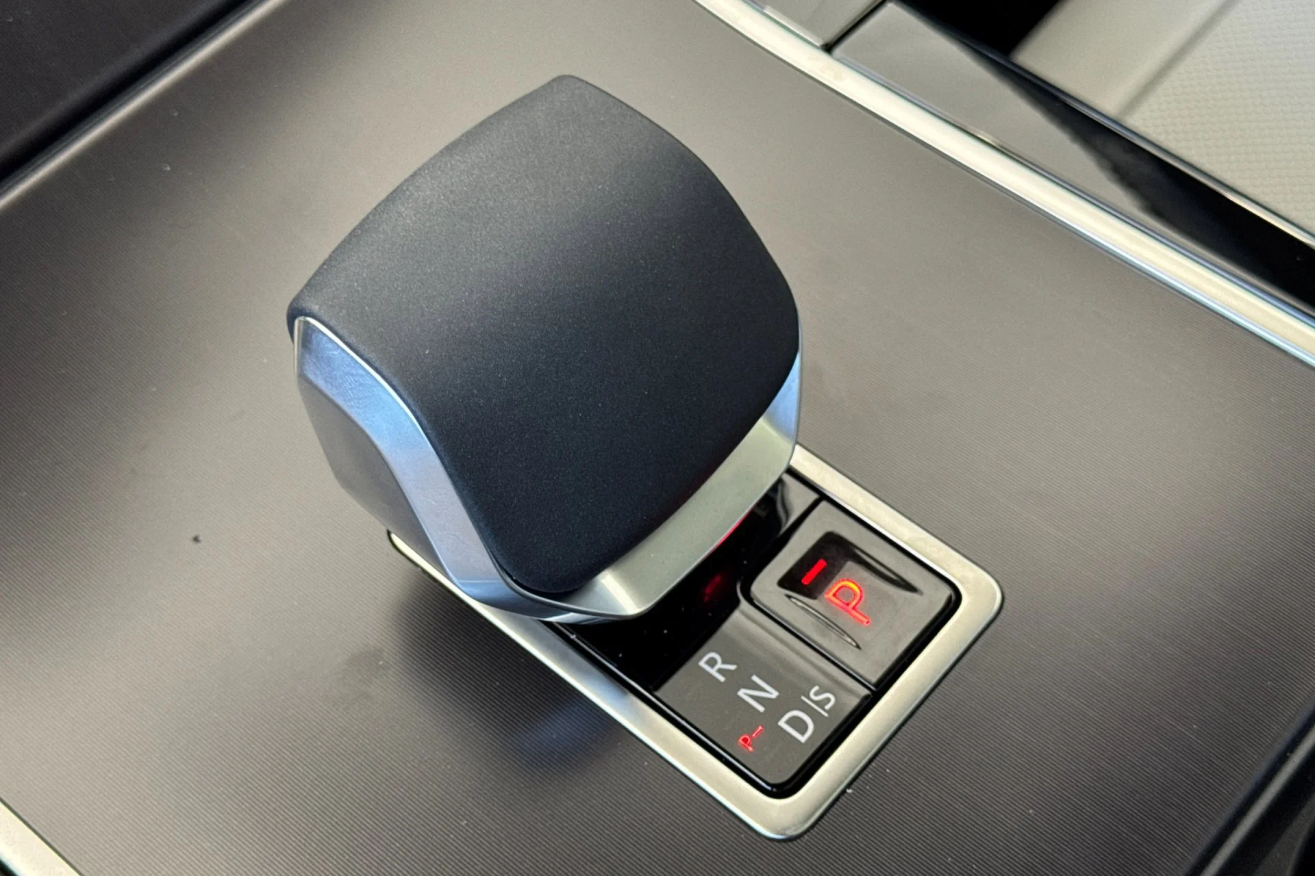 New 2026 Fuji White Land Rover Dynamic SE image 23