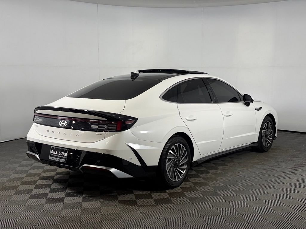 Used 2025 White Hyundai Limited image 6