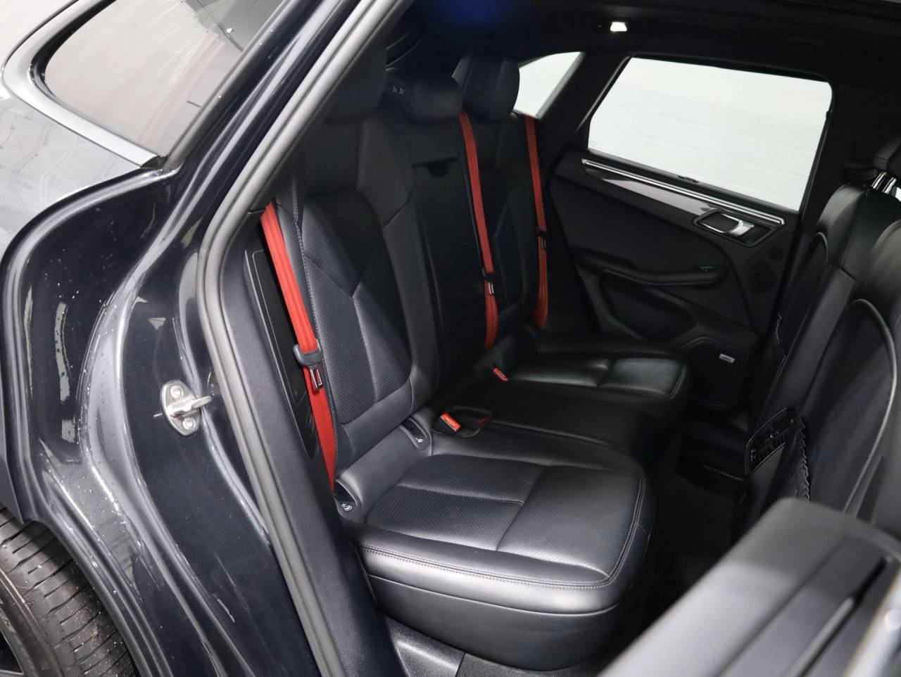 Used 2020 Vulcano Gray Metallic Porsche Macan image 37