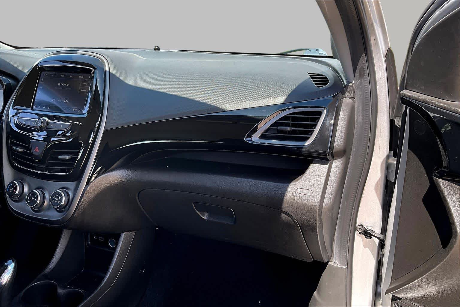 Used 2020 SILVER ICE METALLIC Chevrolet LT image 17