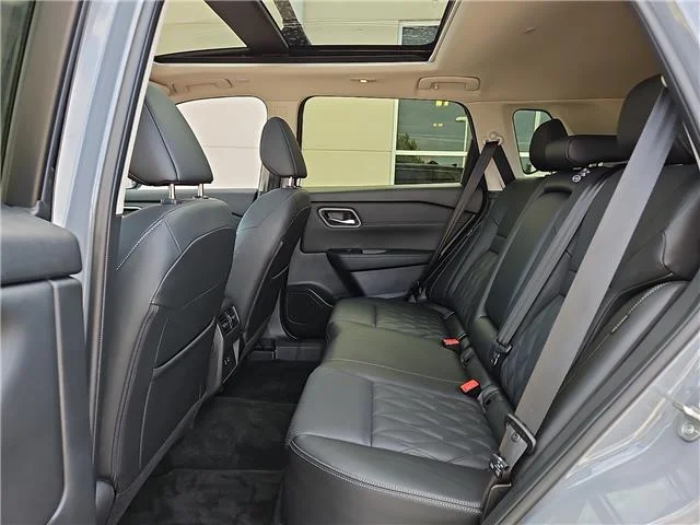 Used 2025 Gun Metallic Nissan Platinum Front-Wheel Drive image 10