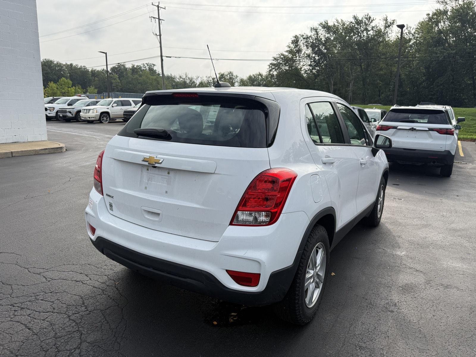 Used 2019 SUMMIT WHITE Chevrolet LS image 4