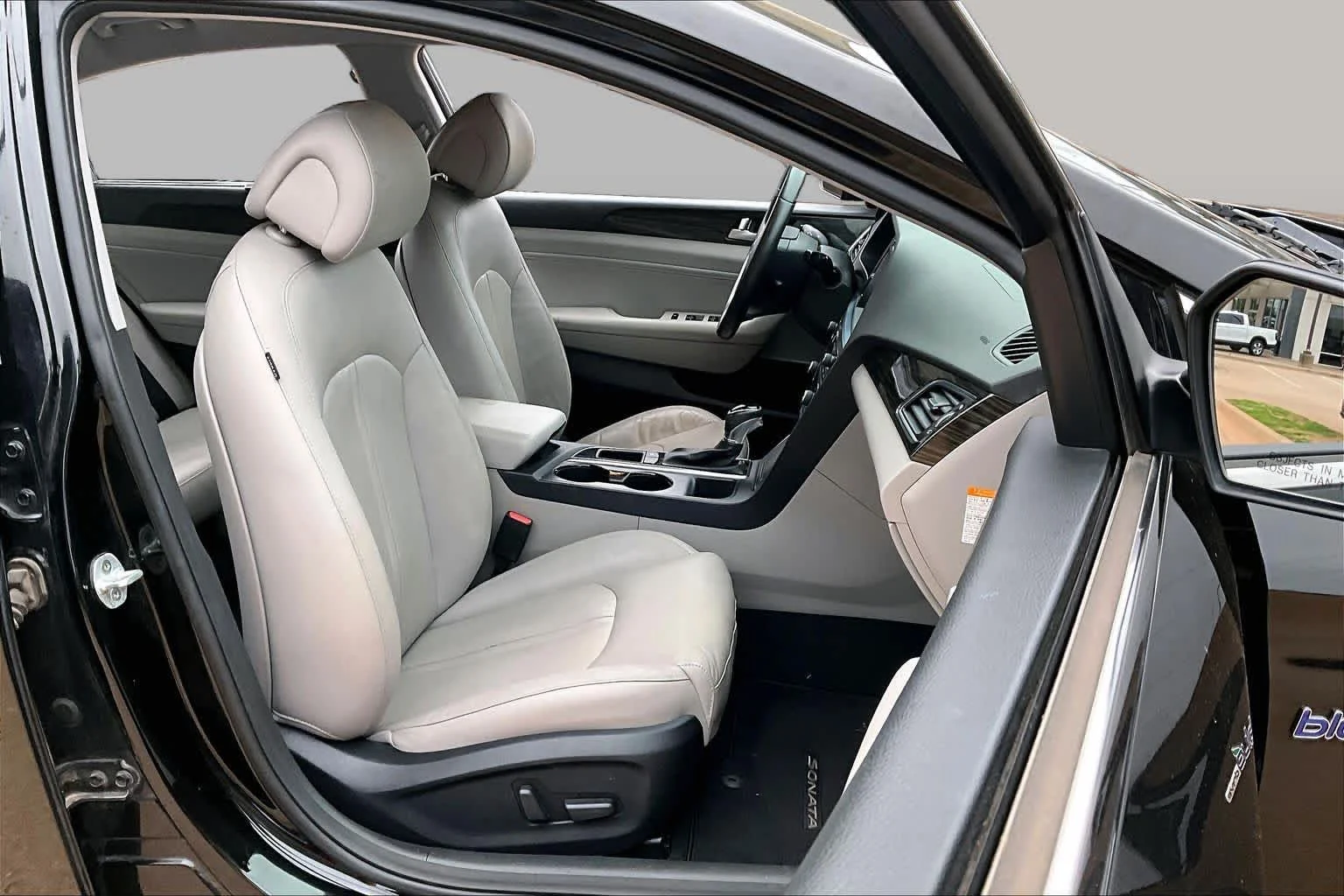 Used 2017 Eclipse Black Hyundai Limited image 9