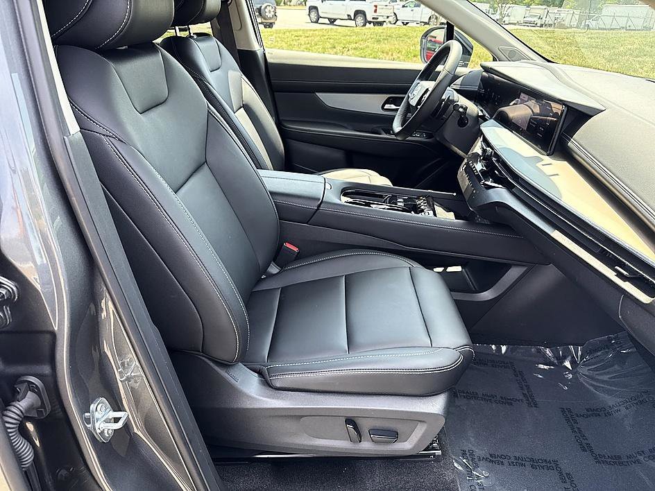 Used 2025 Gun Metallic Nissan SL image 19