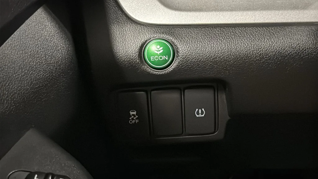 Used 2014 Silver Honda LX image 27