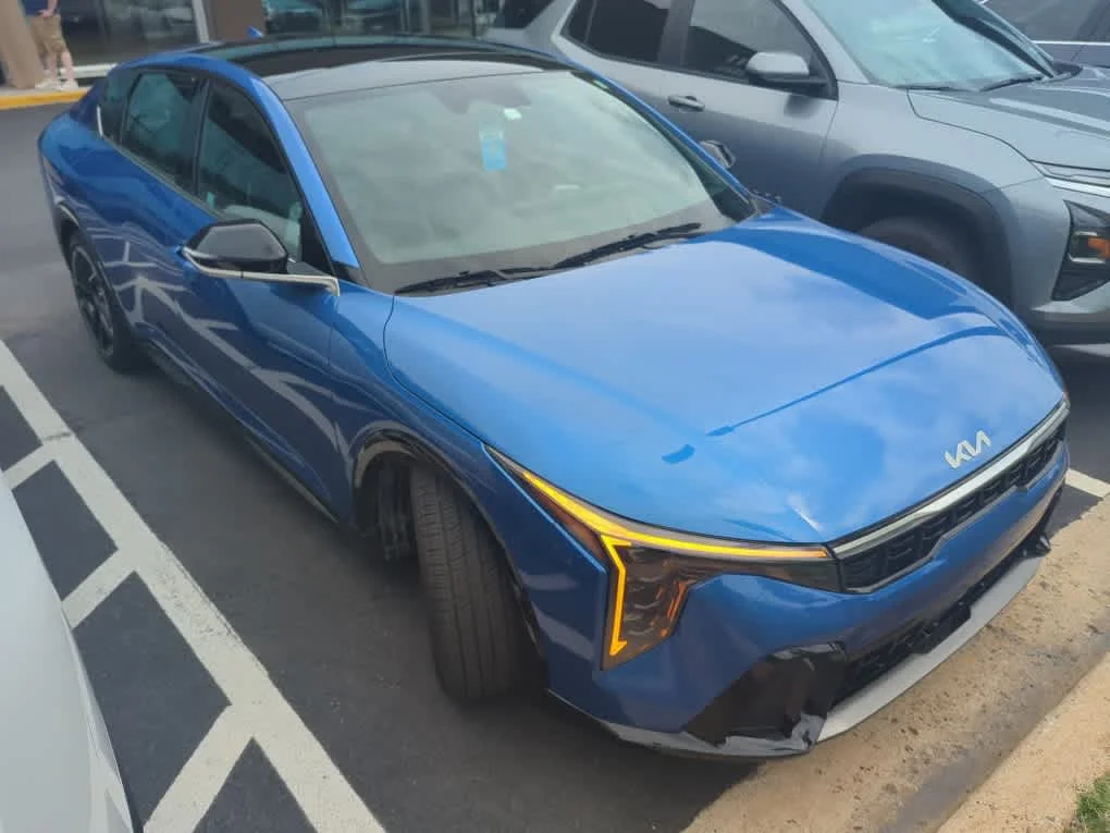 2025 Kia K4 GT-Line AT's photo