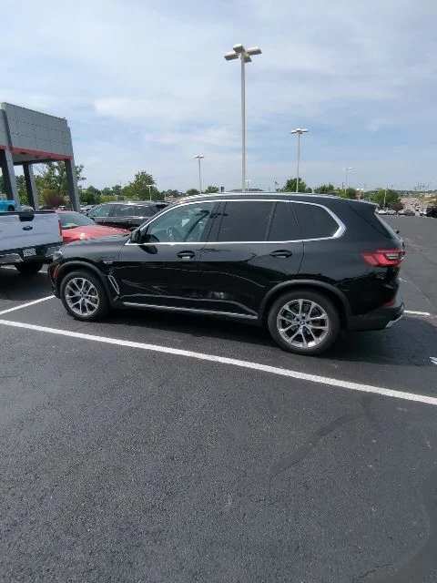 Used 2022 Black BMW xDrive45e image 6