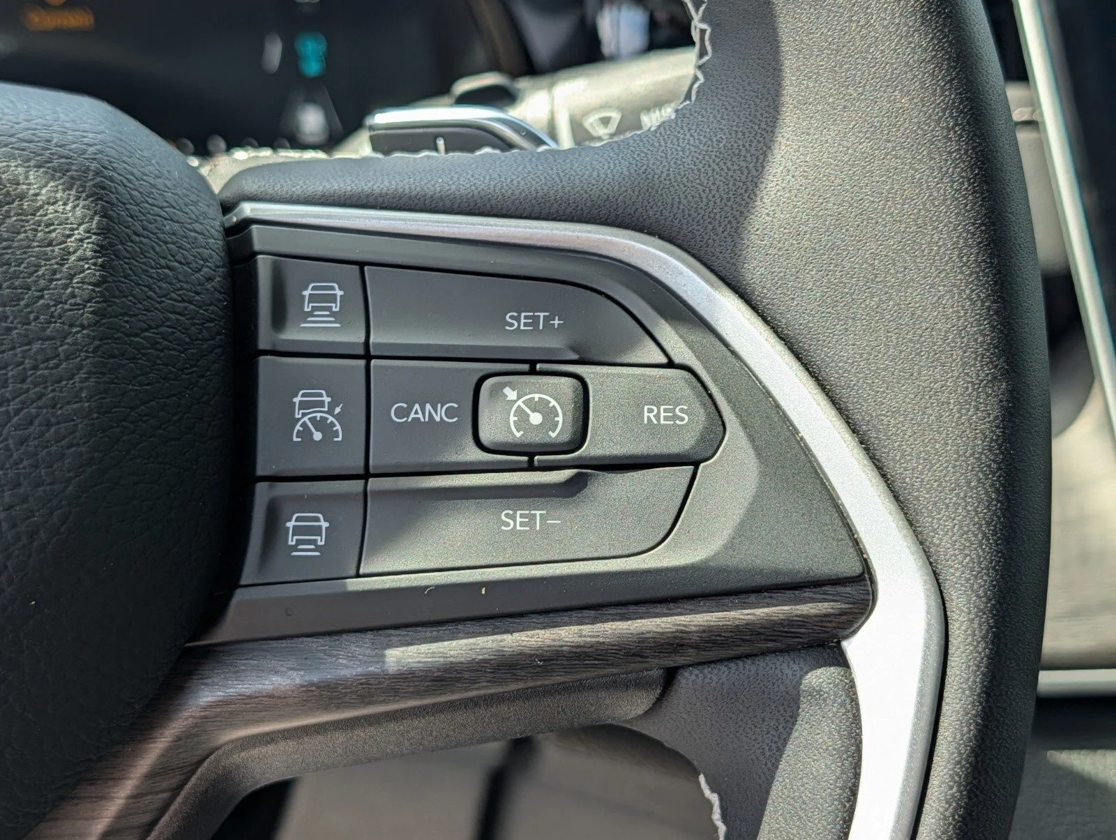 Used 2022 White Jeep 4xe image 35