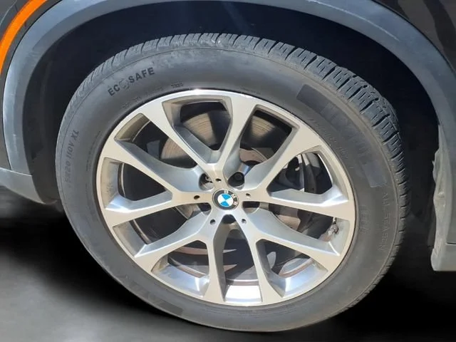 Used 2024  BMW xDrive40i image 18