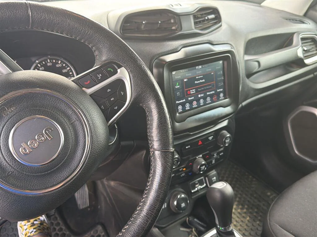 Used 2020 Sting-Gray Clearcoat Jeep Latitude image 4