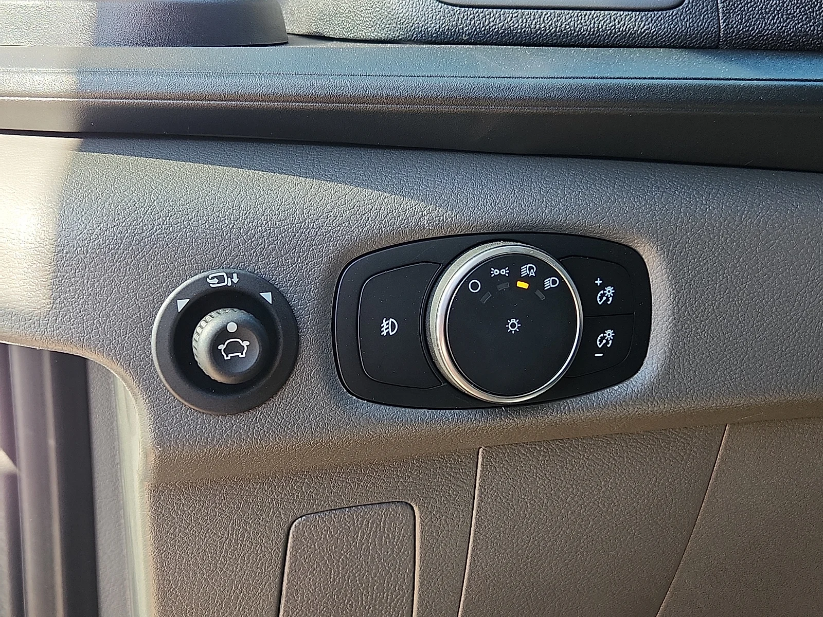 New 2026 Oxford White Ford XLT image 17