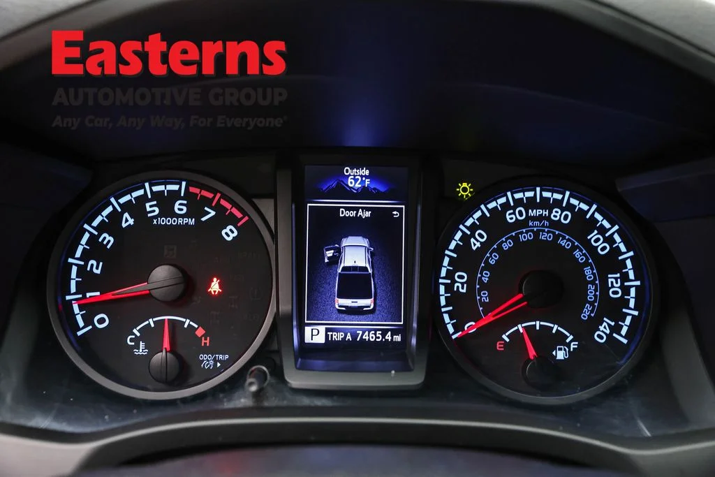 Used 2021 White Toyota SR image 17