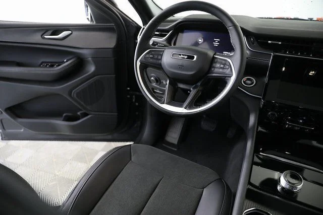 2025 Jeep Grand Cherokee Altitude - Photo 24