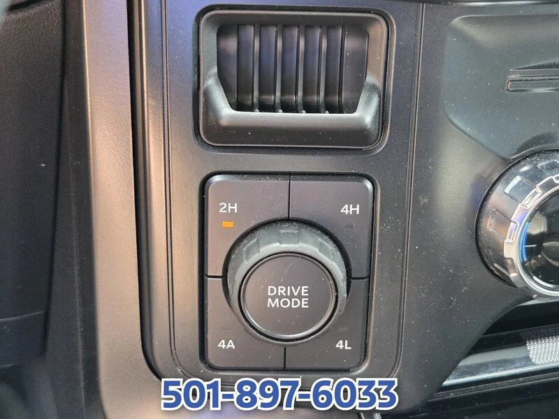 Used 2025 Oxford White FORD LARIAT 4WD SuperCrew 5.5