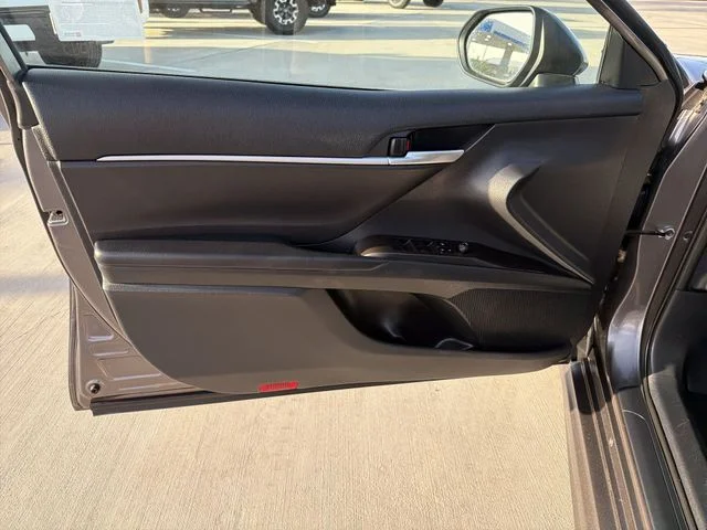 2023 Toyota Camry SE - Photo 9