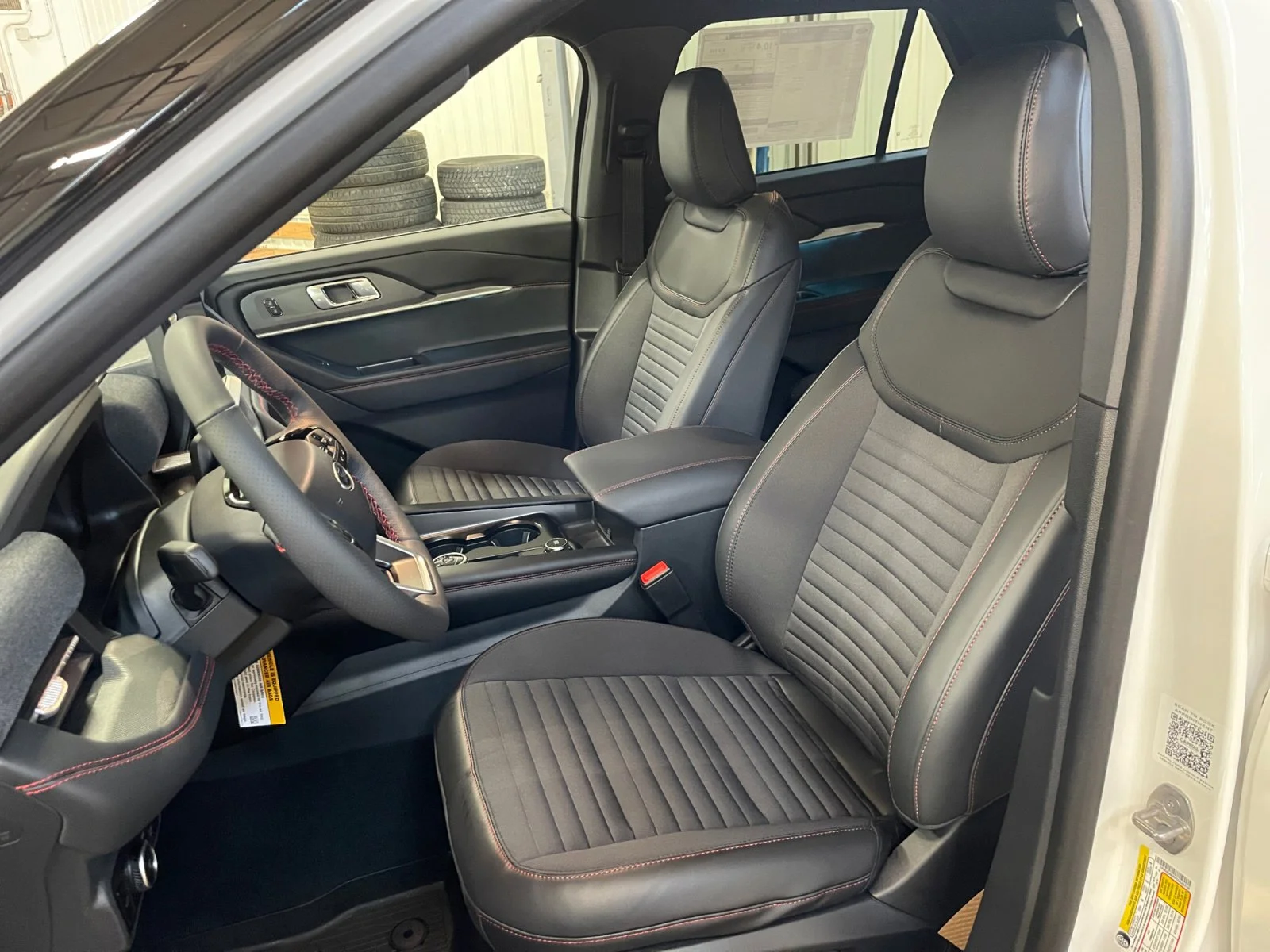 New 2026 Star White Metallic Tri-Coat Ford ST-Line image 19