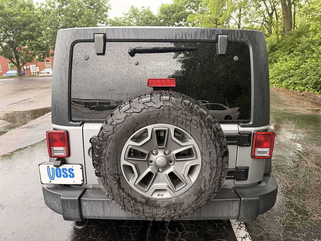 Used 2017 Billet Silver Metallic Clear Coat Jeep Rubicon image 4
