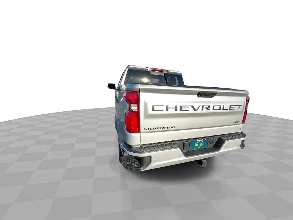Used 2022 Silver Ice Metallic Chevrolet RST image 8