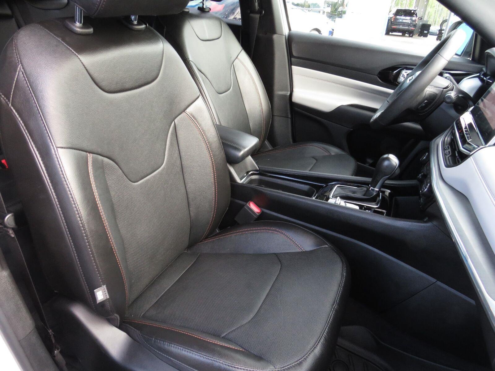 Used 2023 Bright White Clearcoat Jeep Limited image 21