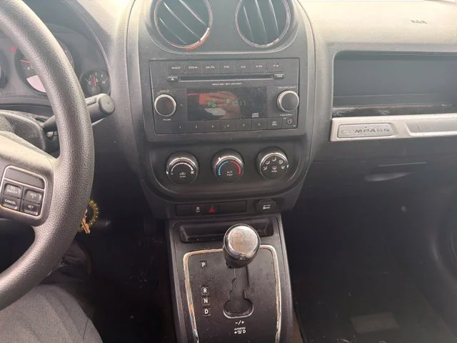 Used 2014 Winter Chill Pearlcoat Jeep Sport image 10