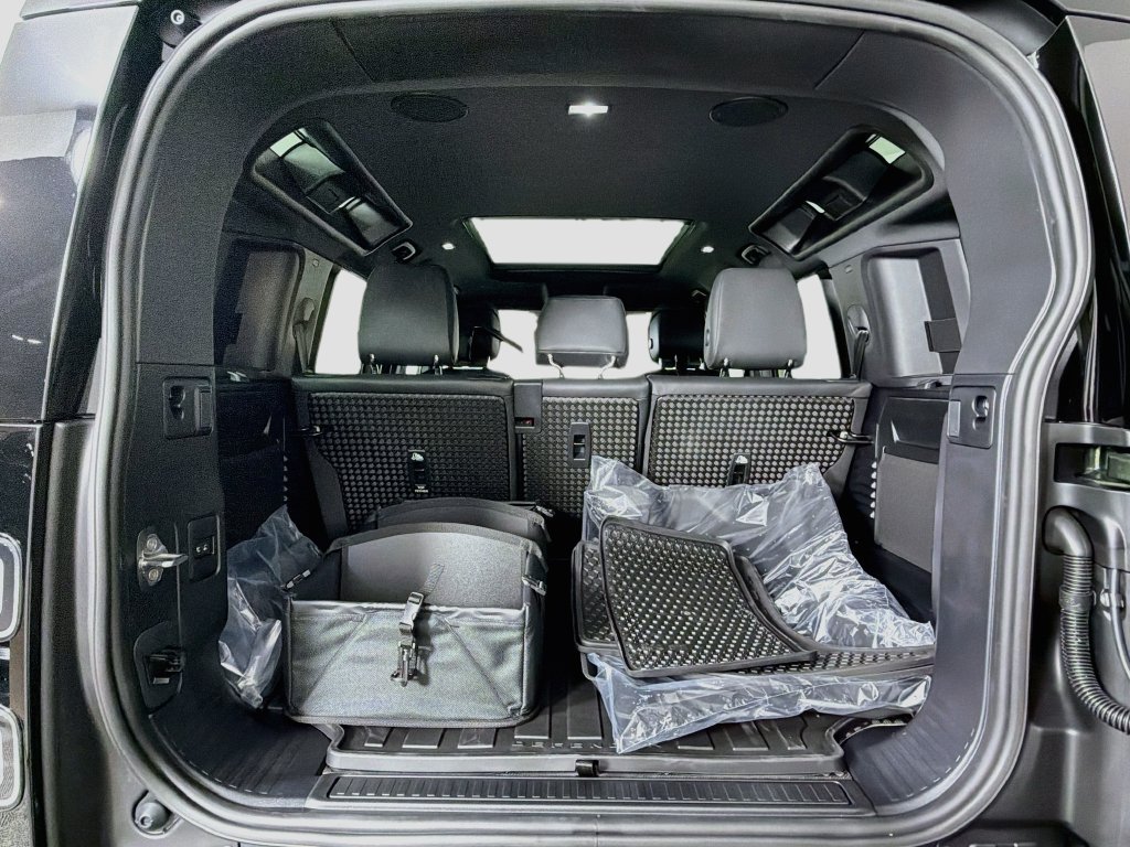New 2026 Woolstone Green Land Rover X-Dynamic SE image 28