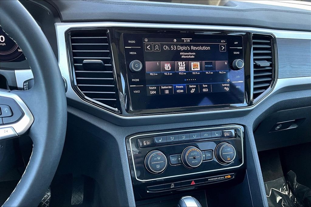 2022 Volkswagen Atlas SE w/Tech - Photo 13